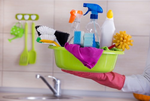 Dust removal and surface cleaning after renovation work in SE18